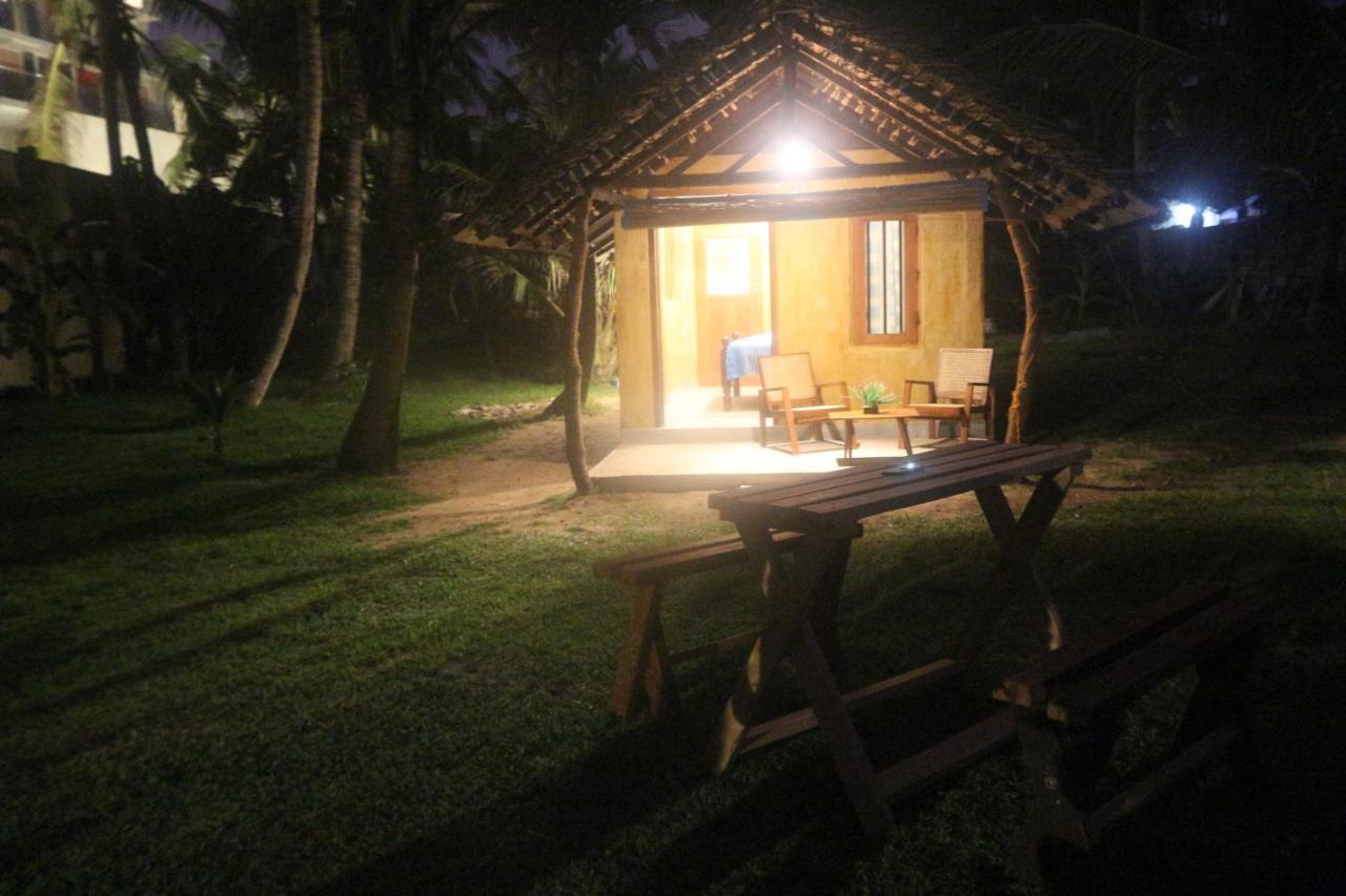 Beach Rip Rap Cabana And Guest Hotel กอลล์ ภายนอก รูปภาพ