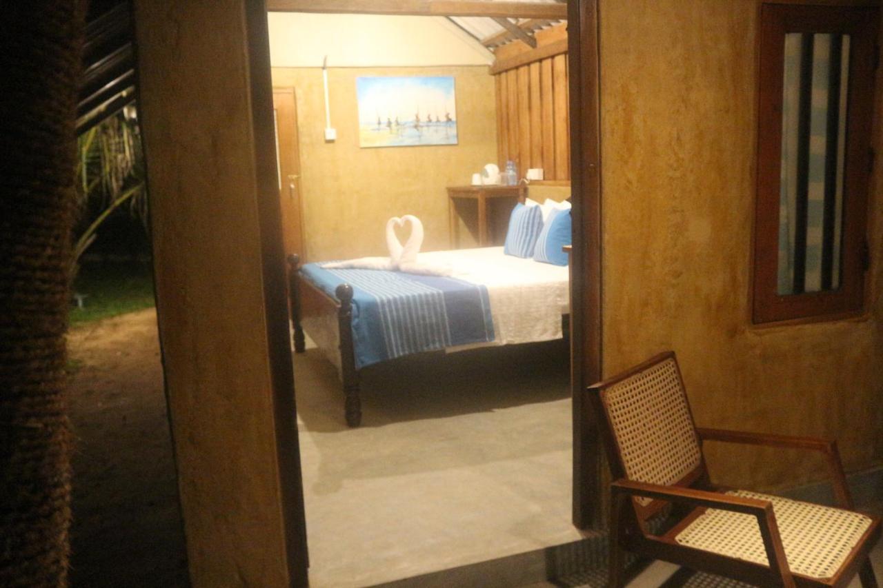 Beach Rip Rap Cabana And Guest Hotel กอลล์ ภายนอก รูปภาพ