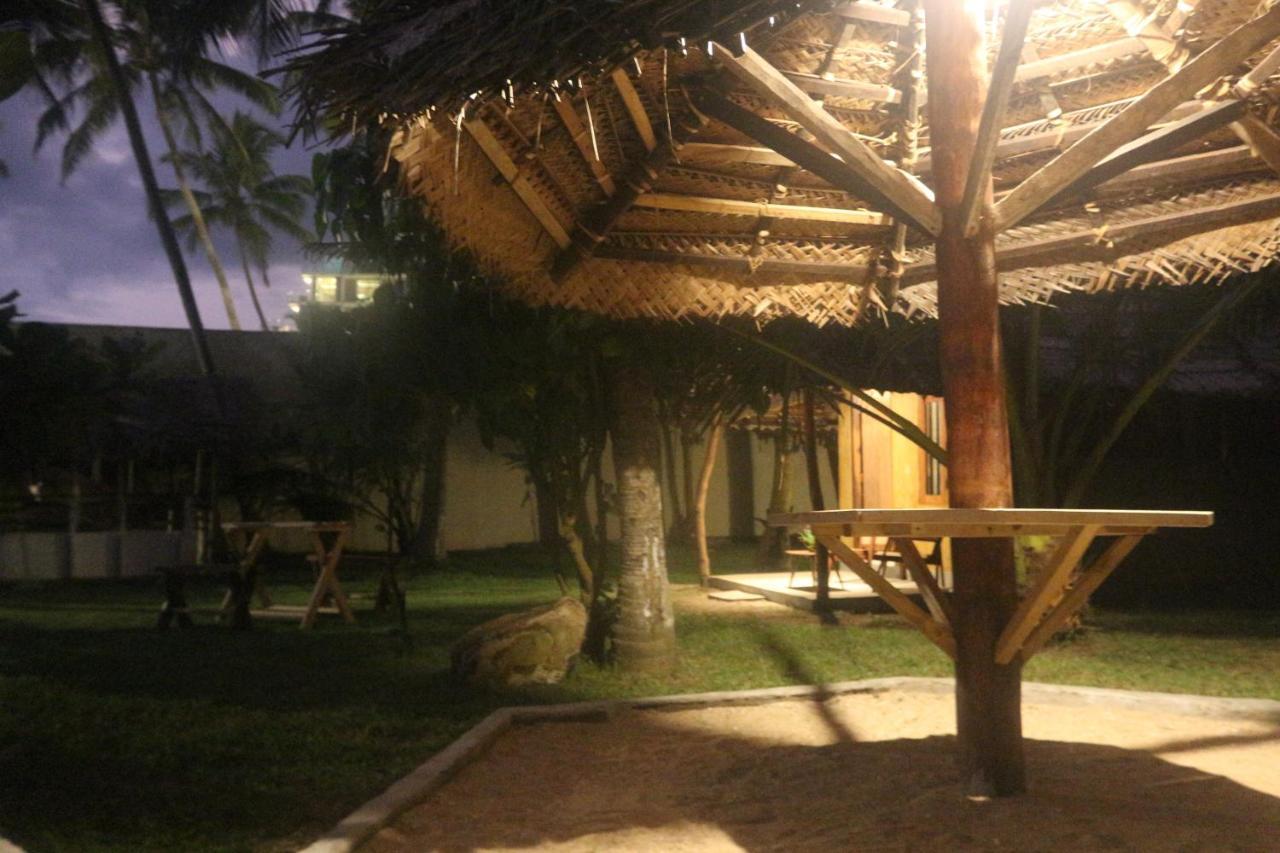 Beach Rip Rap Cabana And Guest Hotel กอลล์ ภายนอก รูปภาพ
